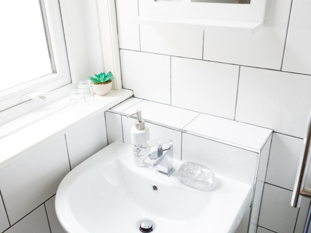 Pass The Keys Cozy Two Bed Flat Near Glasgow Airport & Paisley Buitenkant foto